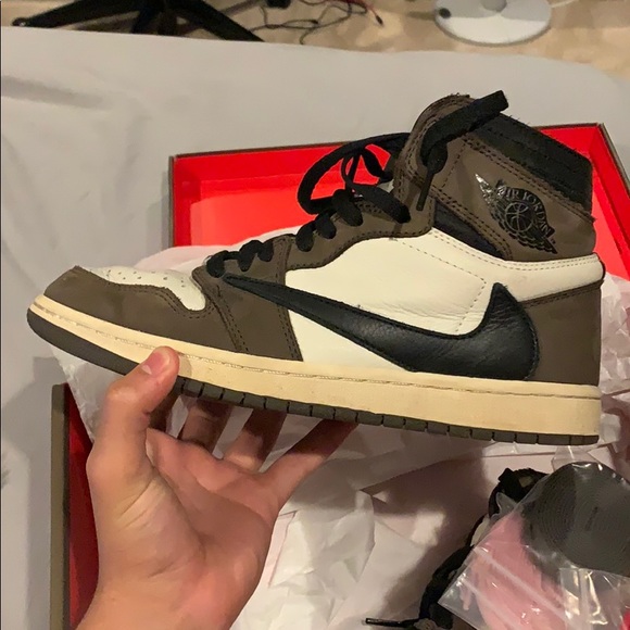 Travis Scott Retro 1s - Picture 3 of 8